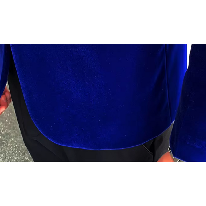 Elegant men's velvet blazer, slim fit with one button, in rich colors, perfect for formal occasions like weddings and galas.