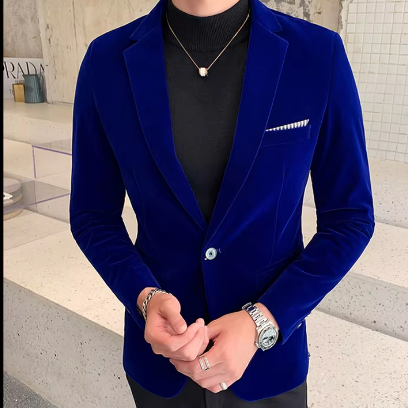 Elegant men's velvet blazer, slim fit with one button, in rich colors, perfect for formal occasions like weddings and galas.