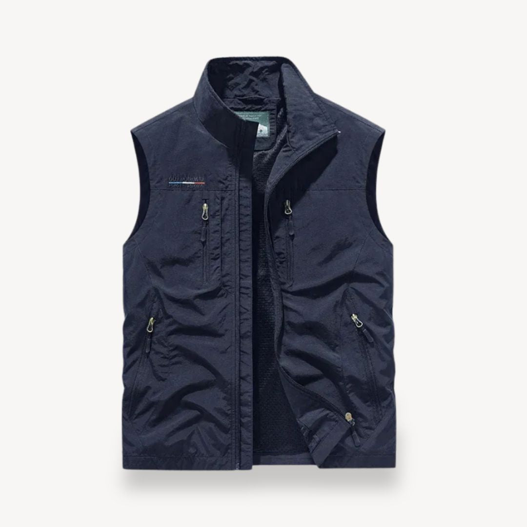 "Men's lightweight polyester summer vest jacket, sleeveless, with zippered pockets, ideal for warm weather activities."