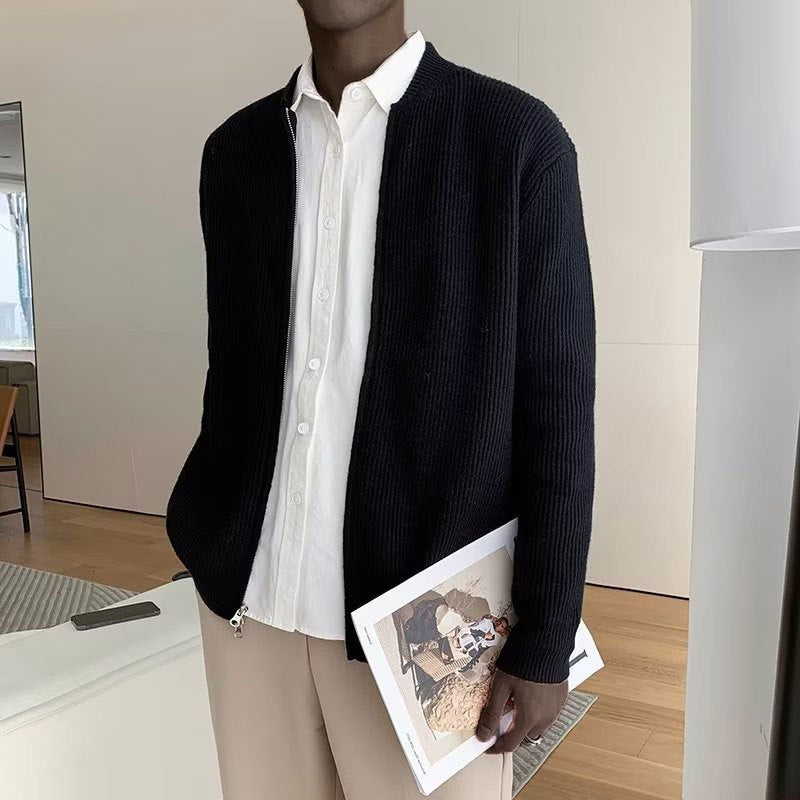 Men's ribbed knit cardigan with double zipper, relaxed fit, in beige. Ideal for casual or semi-formal occasions.