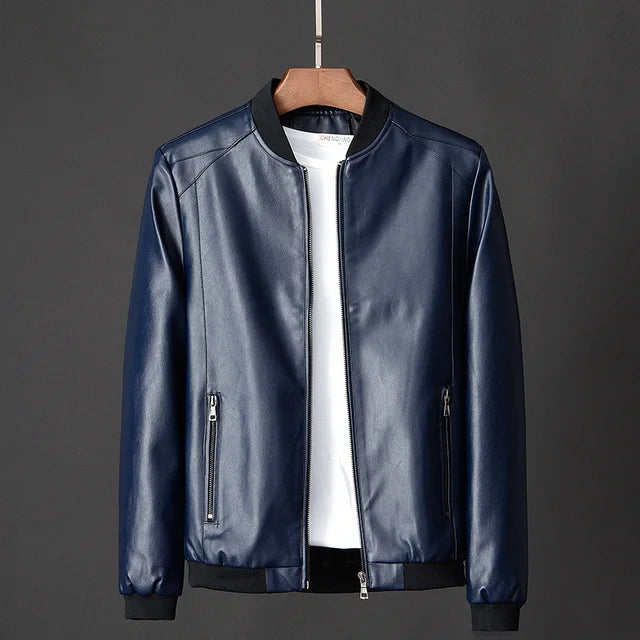 "Men's vintage leather bomber jacket with secure pockets in black; classic motorcycle style, robust and stylish."
