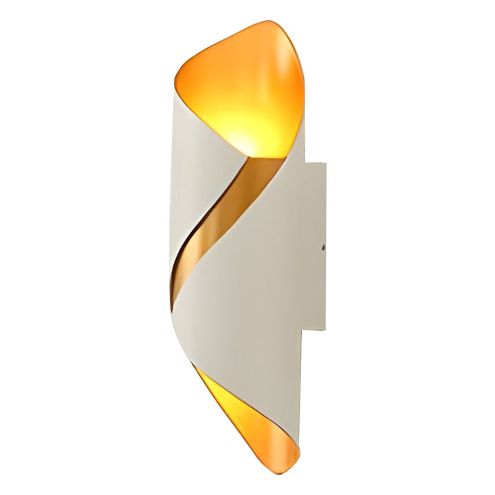 Modern outdoor wall lamp in rust-proof aluminum, glass shade, IP66 waterproof, sleek LED design for gardens and balconies.