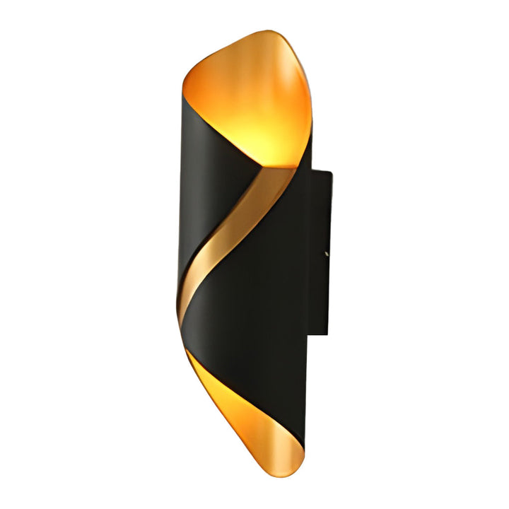 Modern outdoor wall lamp in rust-proof aluminum, glass shade, IP66 waterproof, sleek LED design for gardens and balconies.