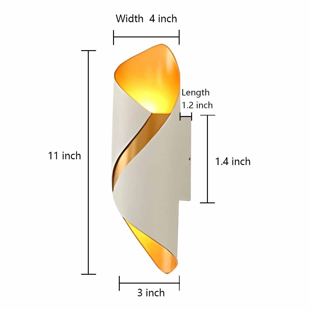 Modern outdoor wall lamp in rust-proof aluminum, glass shade, IP66 waterproof, sleek LED design for gardens and balconies.