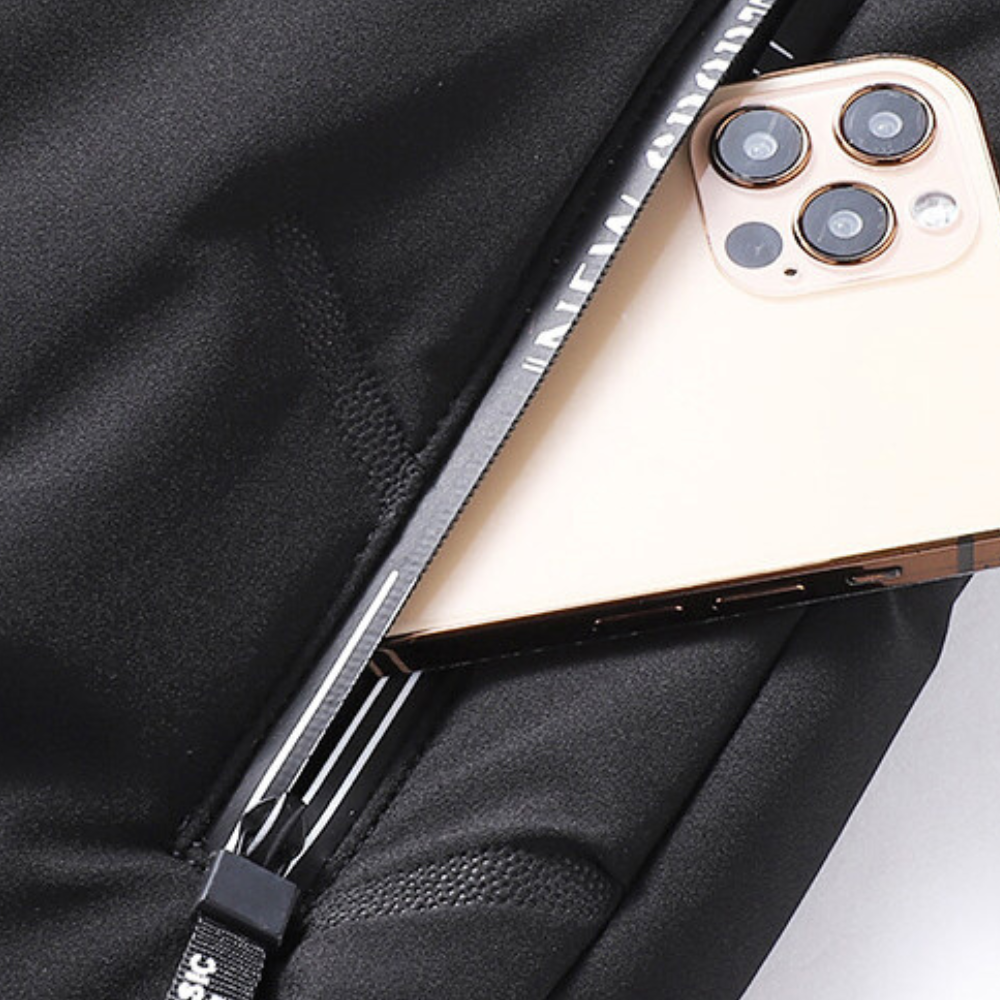 Women's thermal waterproof fleece-lined trousers, black, fleece interior, zippered pockets, ideal winter outdoor wear.