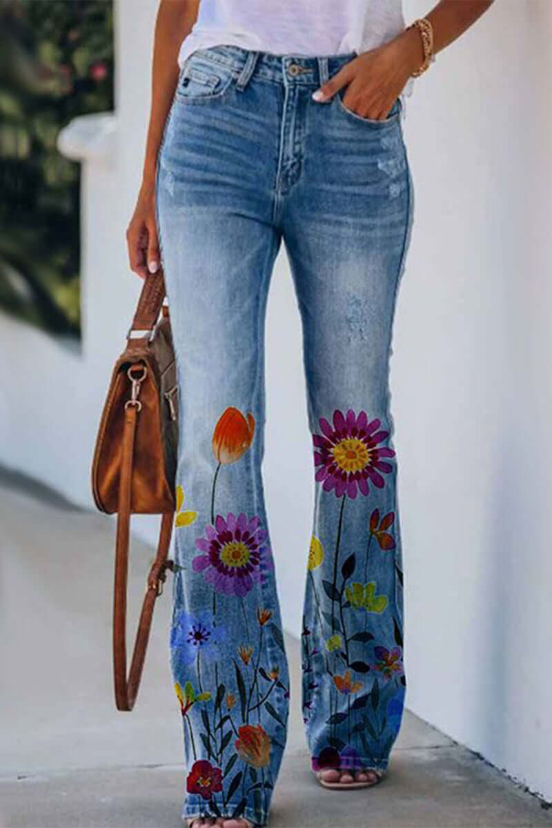 Women's Floral Embroidered Pocket Regular Fit Jeans