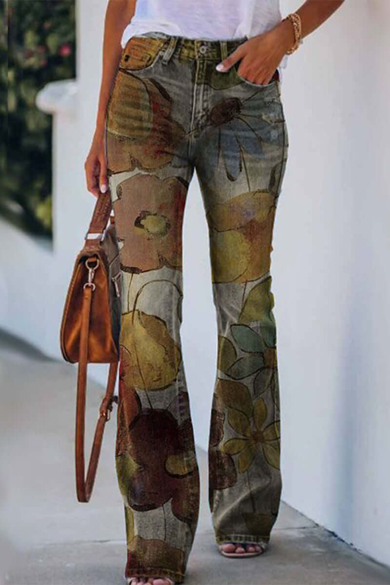 Women's Floral Embroidered Pocket Regular Fit Jeans