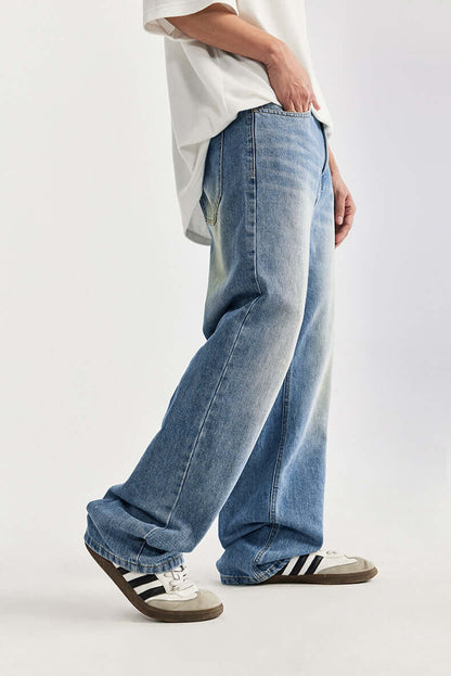 Relaxed Fit Wide-Leg Jeans