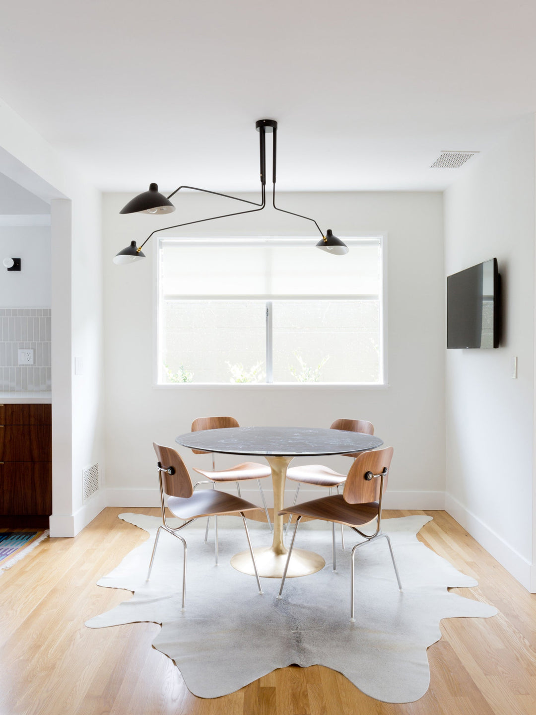 "Adjustable ceiling light with multiple arms, minimalist design, ideal for modern interiors, made of steel and aluminium."