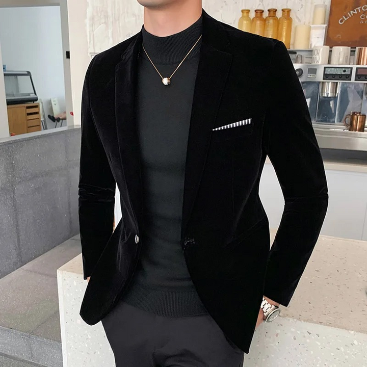 Elegant men's velvet blazer, slim fit with one button, in rich colors, perfect for formal occasions like weddings and galas.