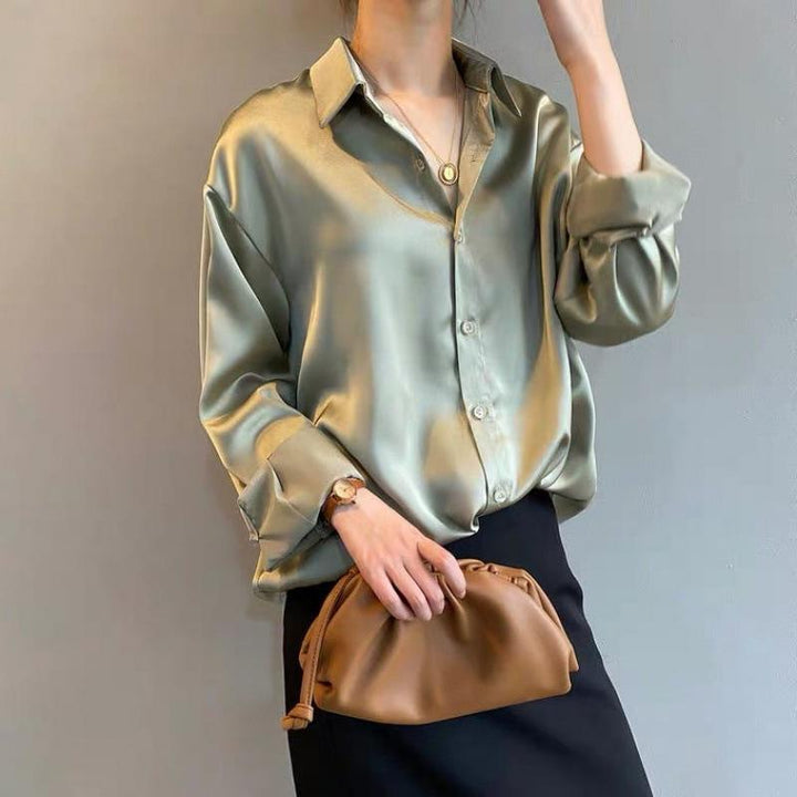 Elegant women's fall blouse in luxurious silk, soft and classic design, perfect for versatile styles and chic silhouettes.