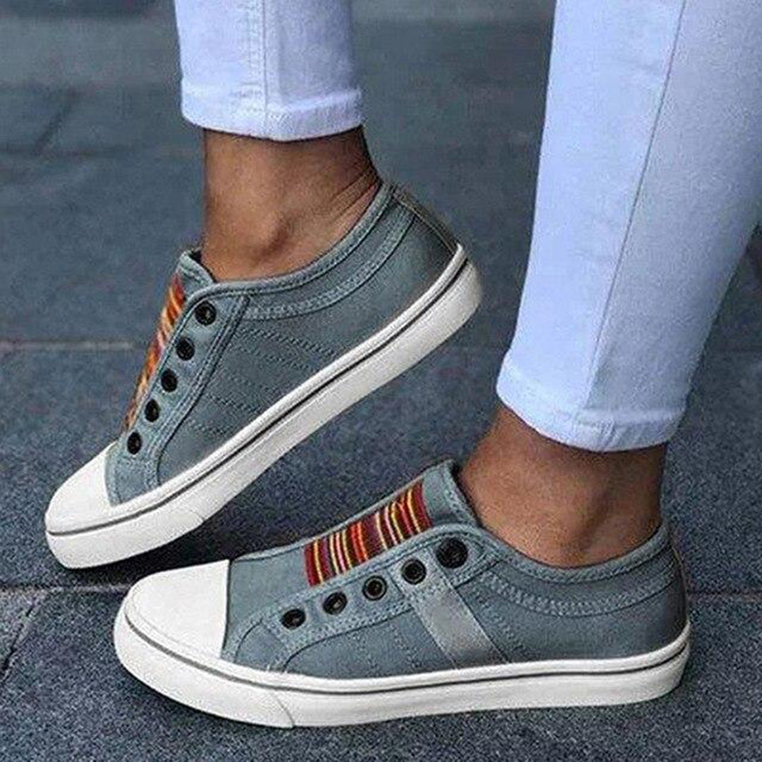 "Grey sneakers for women, stylish and comfy, perfect for everyday wear with a modern look and cushioned soles."