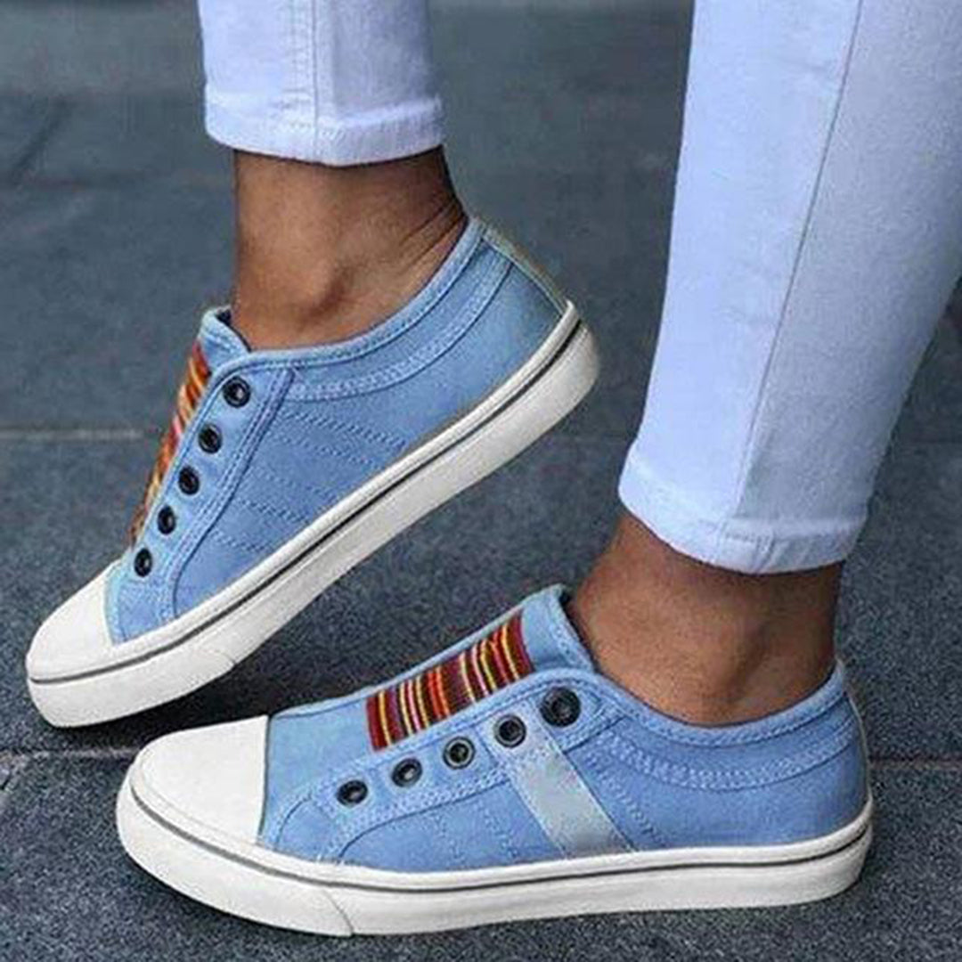 "Grey sneakers for women, stylish and comfy, perfect for everyday wear with a modern look and cushioned soles."