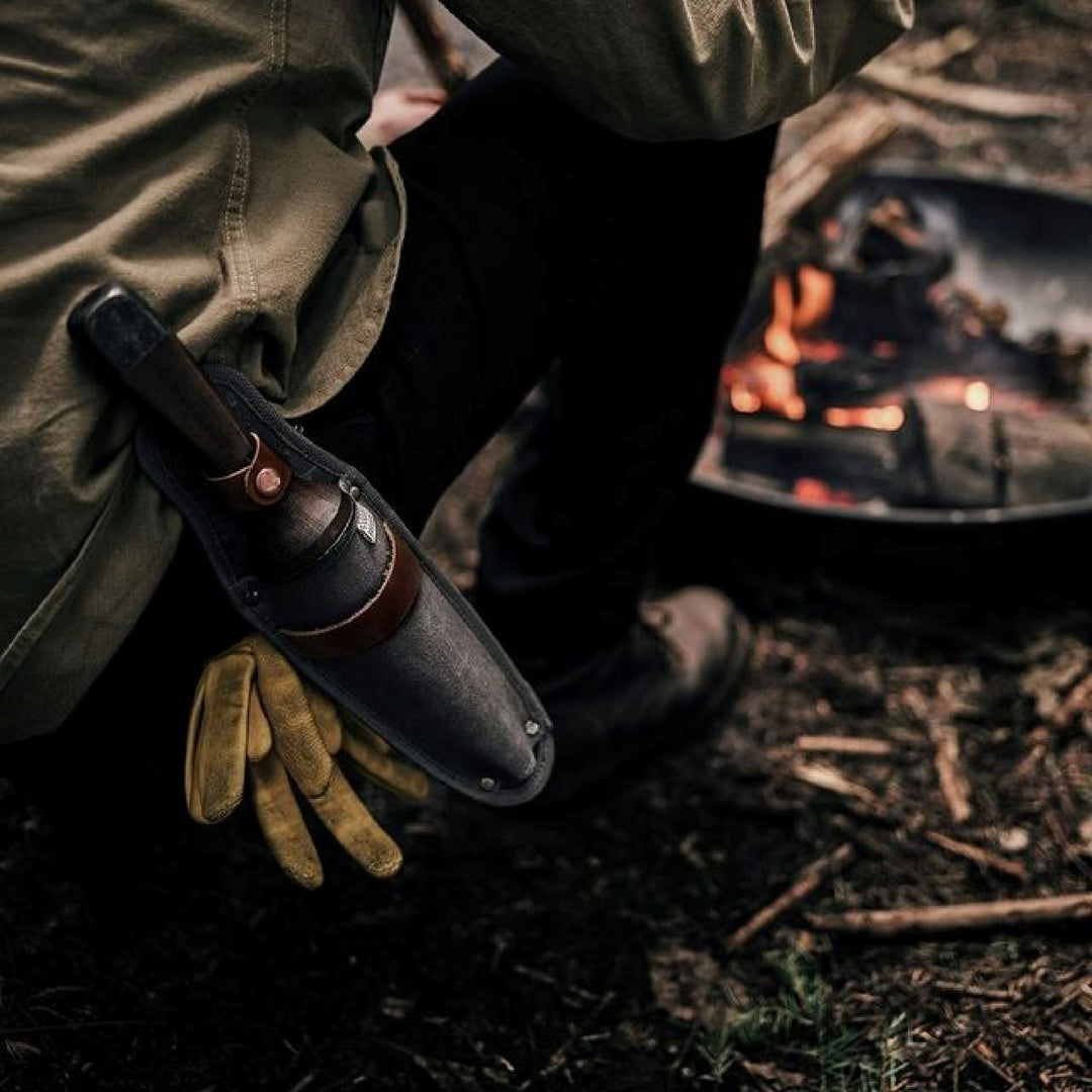 "Hori Hori garden knife with walnut handle and rust-resistant steel blade, perfect for outdoor tasks like digging and cutting
