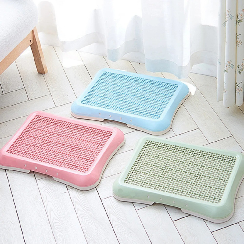 "Indoor dog toilet with easy clean grid, blue color, for pet hygiene, suitable for puppies and senior dogs, mess-free design.