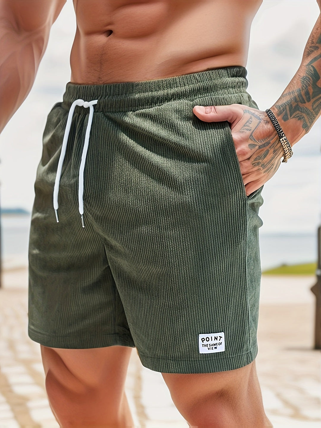 Men's breathable striped summer shorts in light fabric, ideal for hot weather, showcasing casual elegance and comfort.