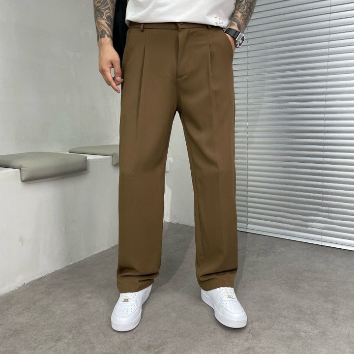 "Men's relaxed linen trousers, versatile fit, light texture, suitable for casual and smart-casual styles, eco-friendly fabric