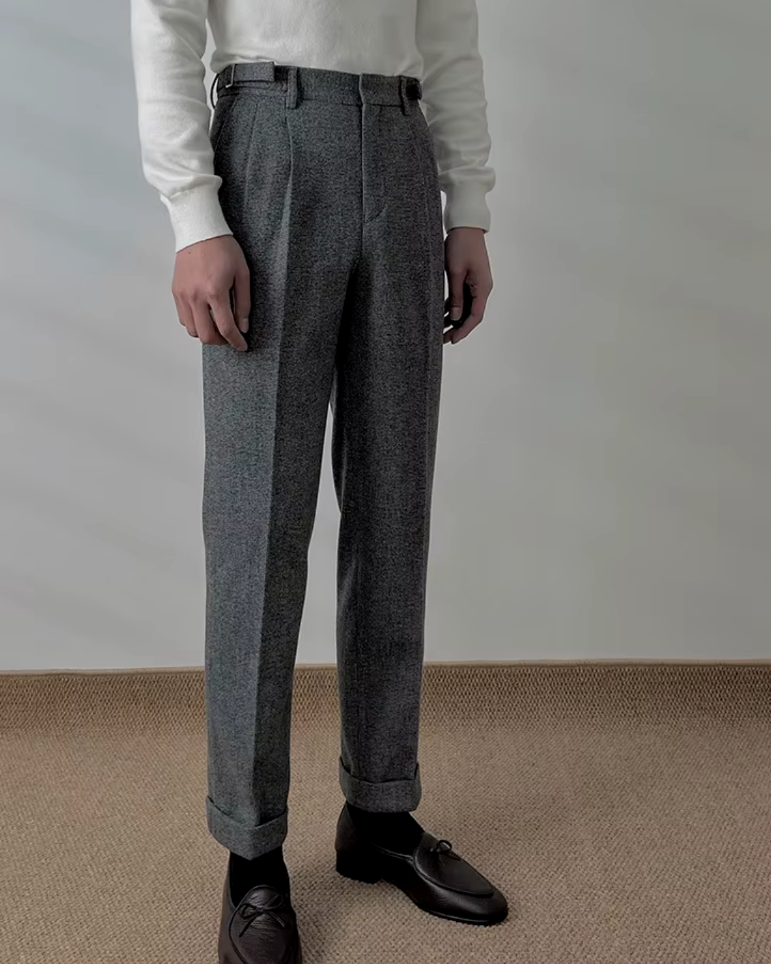 "Men's tailored brown wool-blend vintage-fit trousers, slim straight-leg, high-waisted with pleats, ideal for elegance and co
