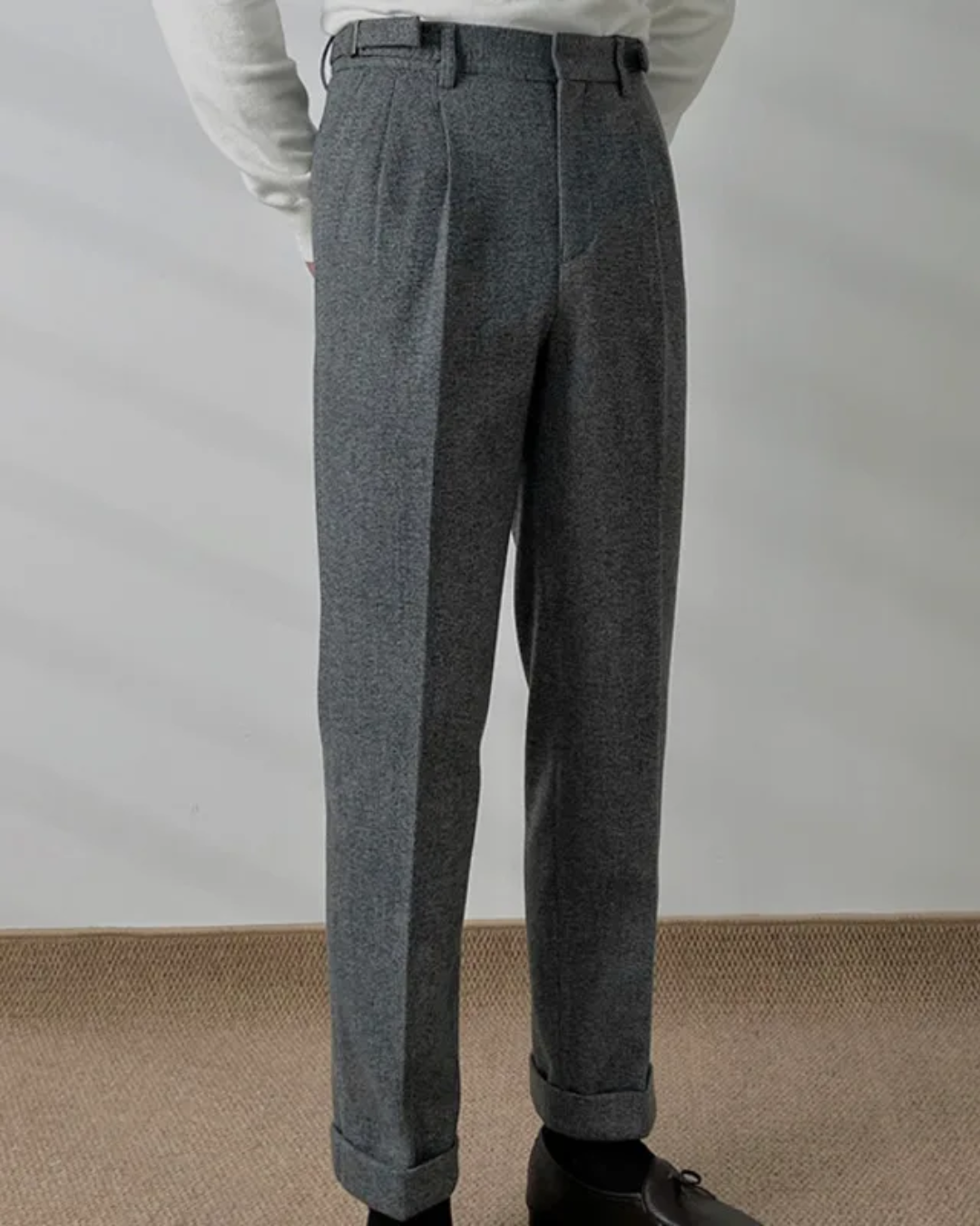 "Men's tailored brown wool-blend vintage-fit trousers, slim straight-leg, high-waisted with pleats, ideal for elegance and co