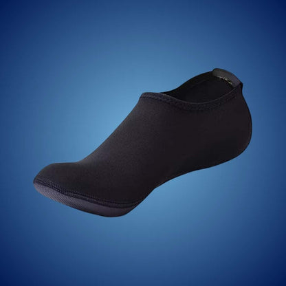 "Men's water-resistant swimming shoes with non-slip soles, lightweight design, ideal for pools and water sports."