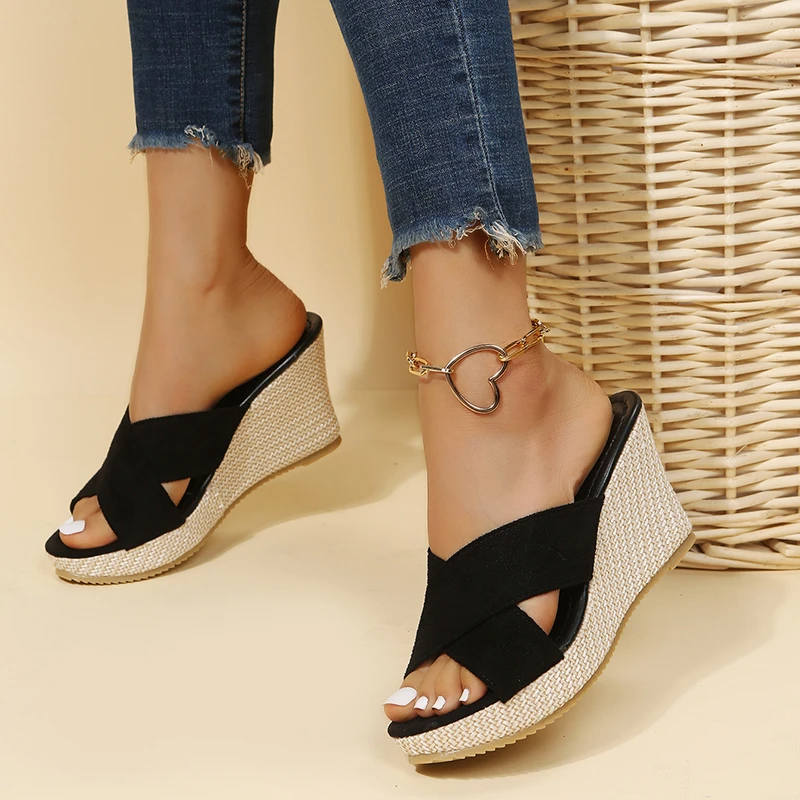Orthopedic women's wedge sandals with braided strap and open-toe, offering comfort and style for summer outings.
