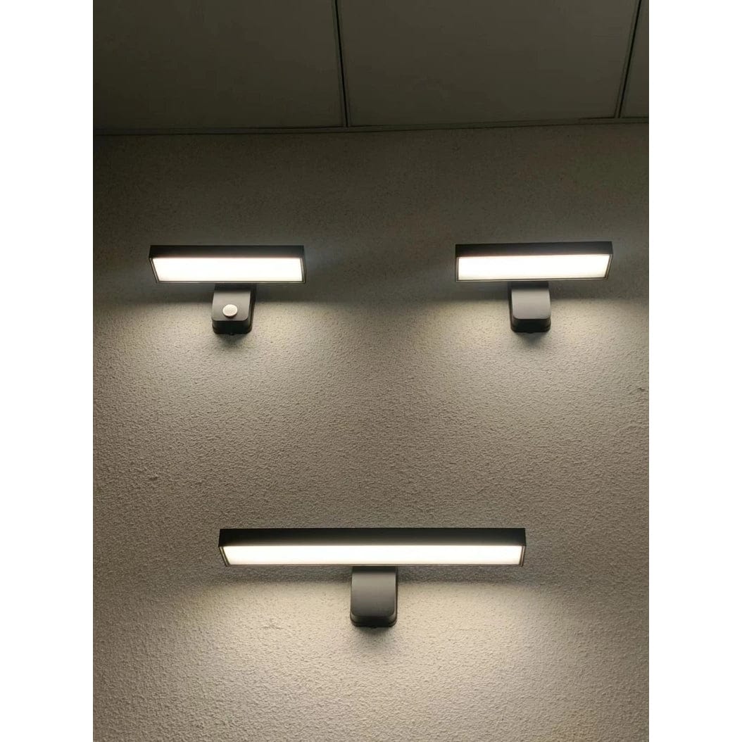 "Outdoor PIR motion sensor wall light, black aluminium, IP65 waterproof, rotatable design, warm white glow, modern style."