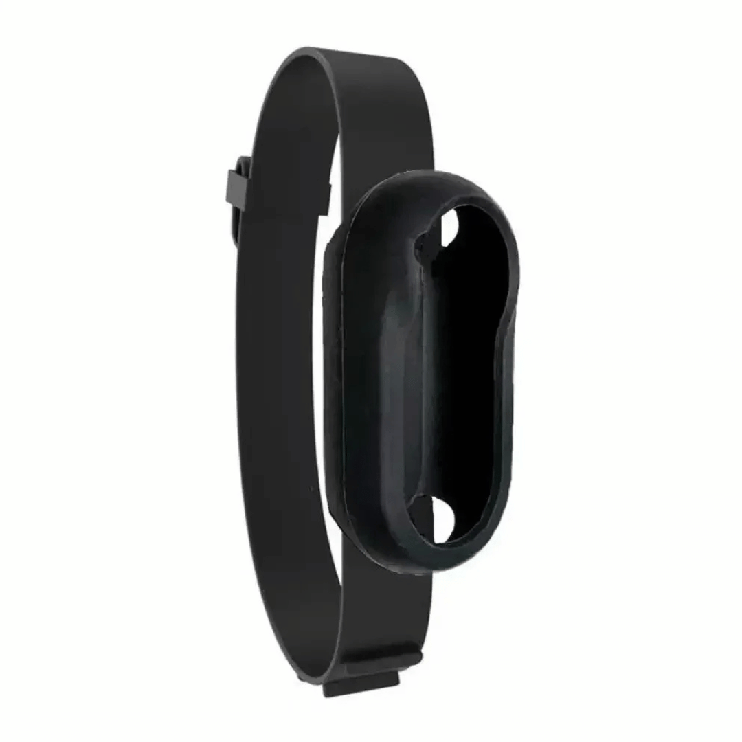 "Pet collar camera with 160° wide-angle lens and HD 1080P video, designed for cats and dogs, fits comfortably on collars."