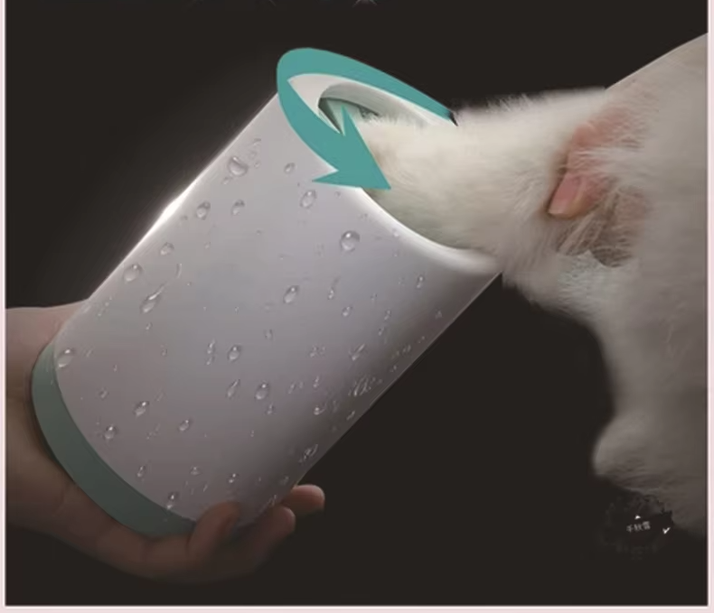 "Silicone paw cleaner for pets with soft bristles; portable, eco-friendly; ideal for dogs and cats' sensitive paws."
