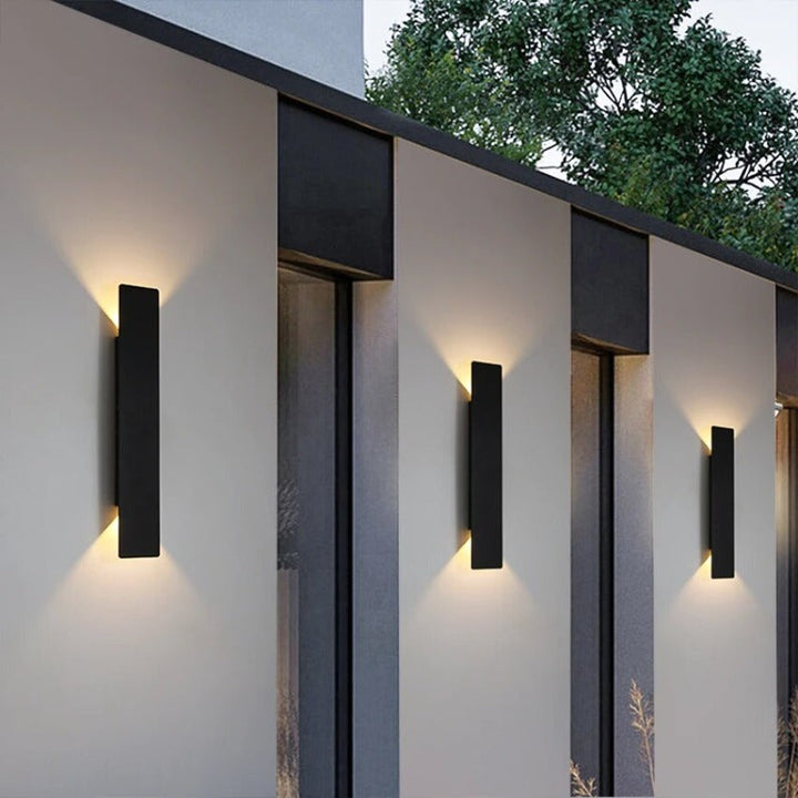"Weatherproof IP65 LED wall light for gardens, sleek aluminum design, energy-efficient, white light, outdoor lighting solutio