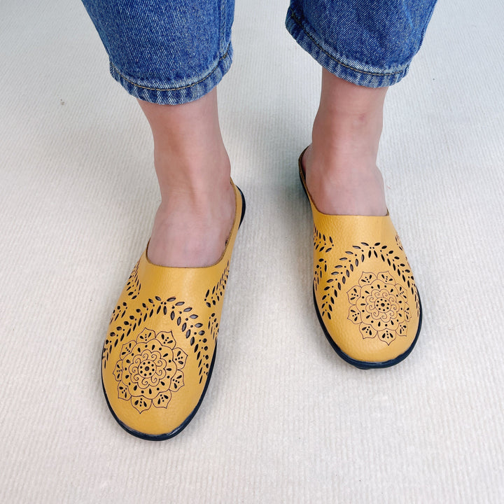 Women's breathable lightweight slippers, soft cushioned footbed, airy design, versatile colors, perfect for comfort and style