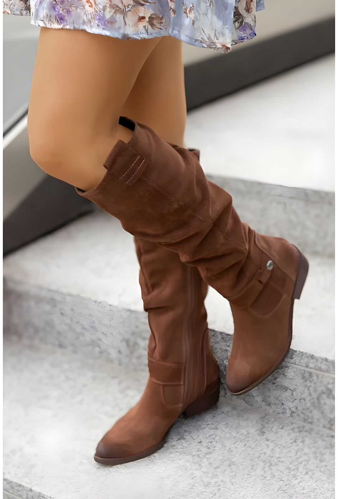 Women's classic knee-high leather boots, premium leather finish, for style and comfort, perfect for any occasion.