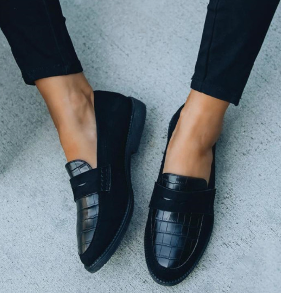 Women's leather loafers with classic silhouette, sleek design, and cushioned insoles for unmatched comfort and elegance.