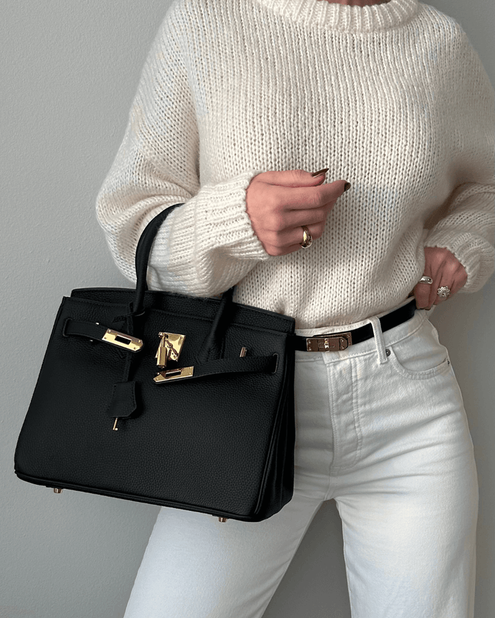 Women's luxury leather shoulder bag; elegant brown design with adjustable strap, perfect for any occasion; timeless style.