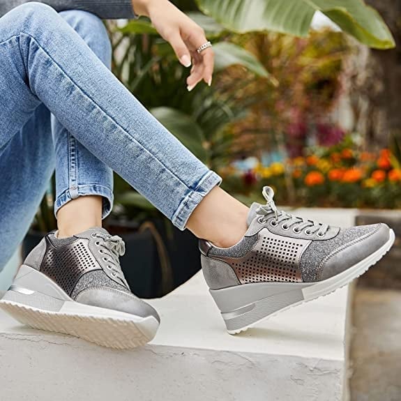 "Women's sneakers with hidden wedge heel, breathable mesh design, lace-up, in various colors, chic and comfortable."