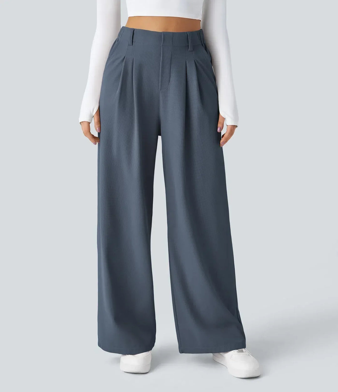 Women's stretch trousers, black, smooth fabric, tailored fit, flexible style, ideal for casual to formal outfits.