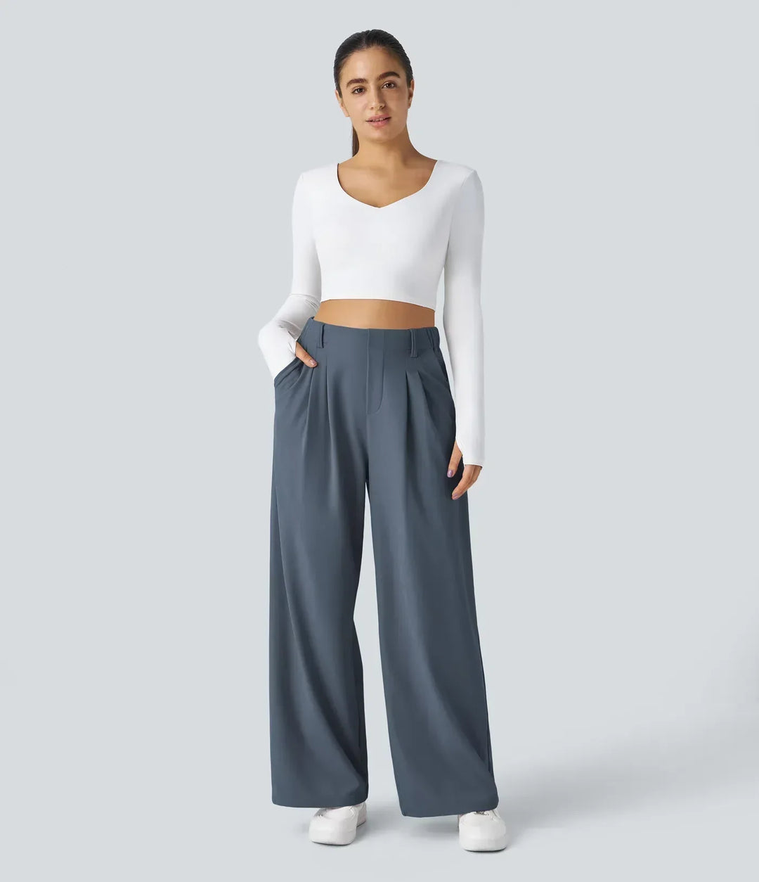 Women's stretch trousers, black, smooth fabric, tailored fit, flexible style, ideal for casual to formal outfits.