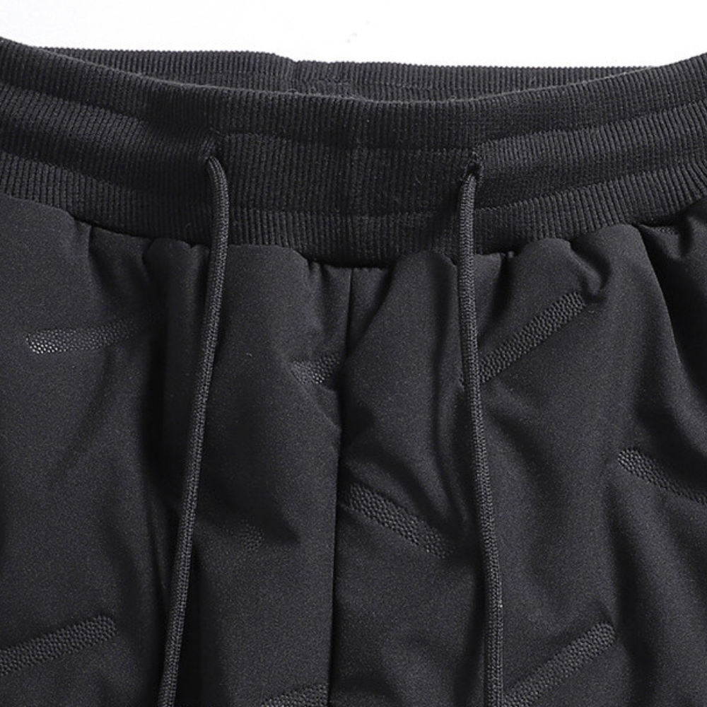 Women's thermal waterproof fleece-lined trousers, black, fleece interior, zippered pockets, ideal winter outdoor wear.