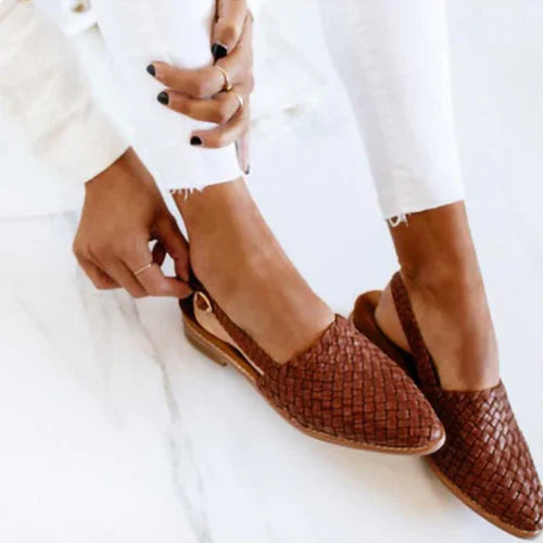 "Women's vintage weave flat sandals, colorful woven design, easy slip-on, ideal for casual and chic wear."